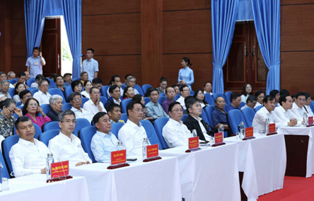 Key Party official meets with voters in Da Nang