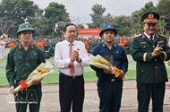 N.A. Chairman attends military handover and enlistment ceremony in Ho Chi Minh City