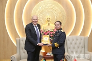 Naval leader receives Director of International Hydrographic Organization