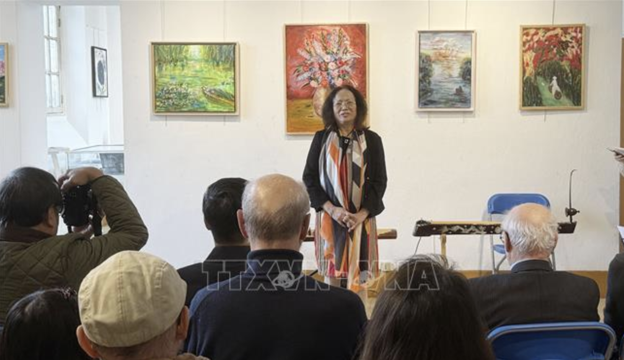Exhibition of paintings and books celebrates Vietnamese spirit in France
