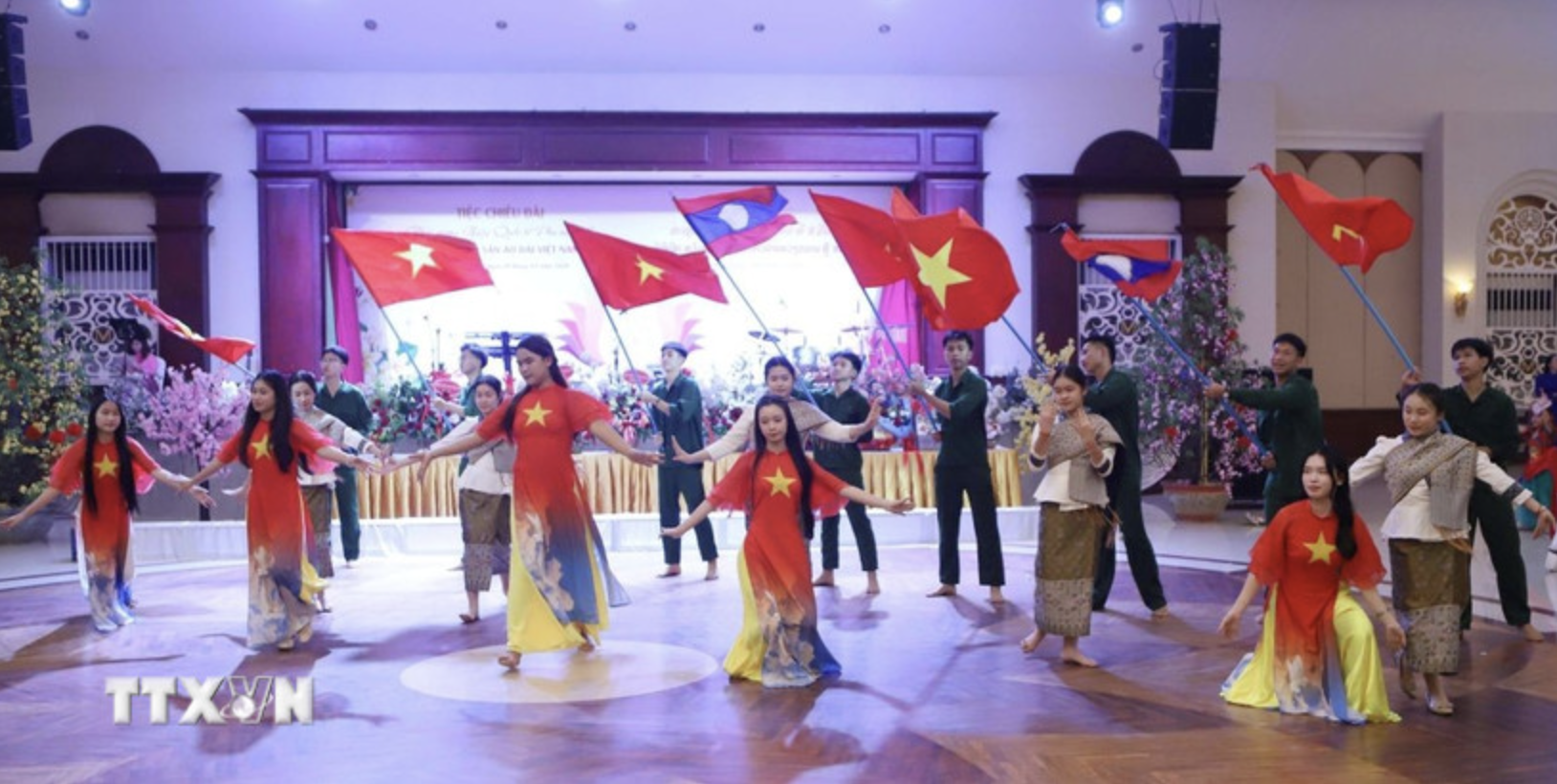 Ao dai helps promote Vietnamese culture in Laos