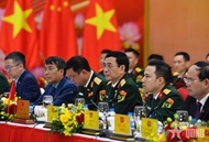 Vietnamese and Chinese defense ministers hold talks