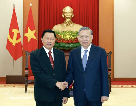 Party chief hosts Lao public security minister