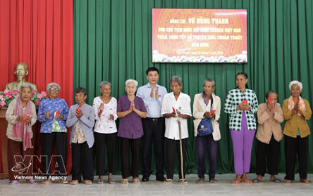 N.A. delegation extends greetings to Khmer people in Can Tho on Chol Chnam Thmay Festival