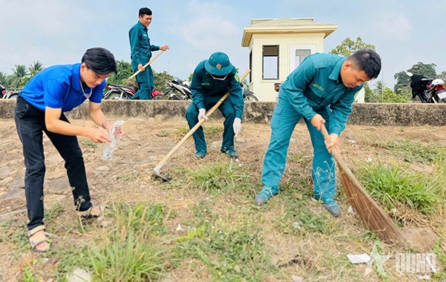 Youths of Tay Ninh provincial armed forces launch environmental protection campaign