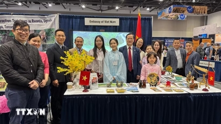 Vietnam promotes tourism at travel expo in Canada