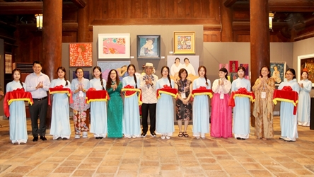 International exhibition “Women Painting Women” opens in Hanoi