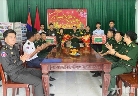Delegation extends Chol Chnam Thmay greetings to RCAF cadets