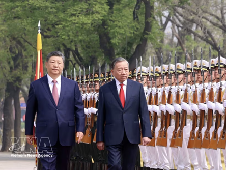 Chinese top leader hosts official welcome ceremony for Party General Secretary, State President of Vietnam