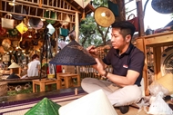 Hue conical leaf hats’ “soul” shines in Hanoi