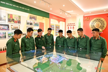 Recruits of Brigade 490 Get Familiar with Training