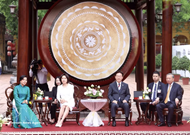 Top leader hosts special friendship program for RoK President at Thang Long Imperial Citadel