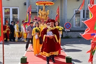 Overseas Vietnamese in Europe turn to ancestral roots on Hung Kings Commemoration Day