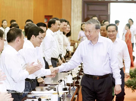 Top leader urges Ho Chi Minh City to turn strategic resolutions into tangible outcomes