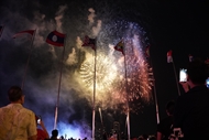 Ho Chi Minh City dazzles with fireworks marking 51st anniversary of national reunification