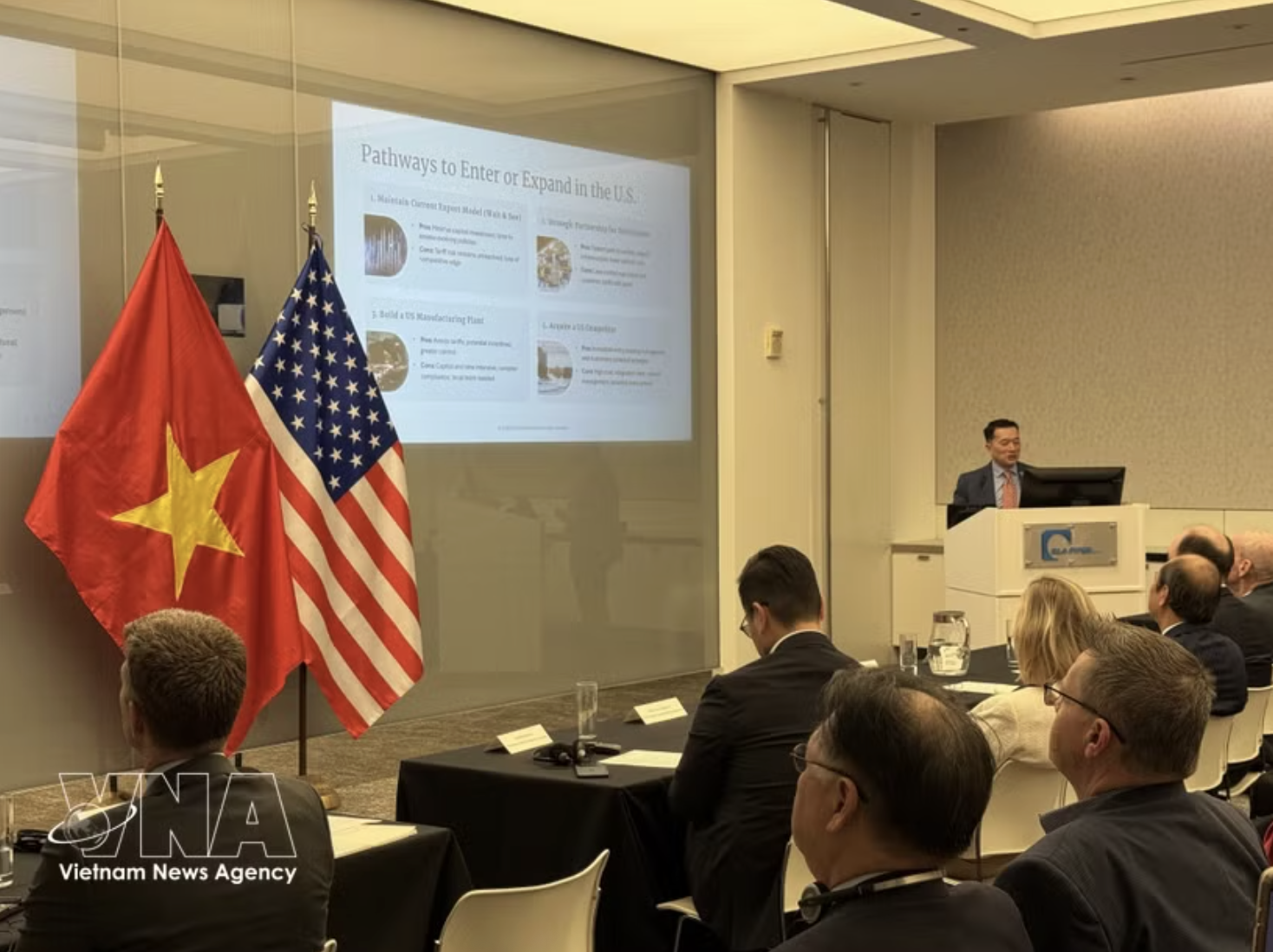 Vietnamese, U.S. firms step up investment cooperation