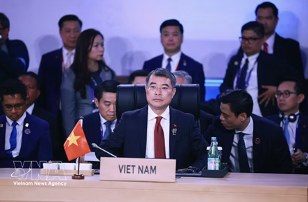 PM’s presence in ASEAN Summit spreads message of dynamic, strongly rising Vietnam: official
