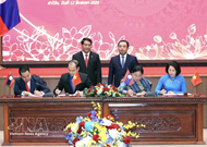 Hanoi, Vientiane promote comprehensive cooperation in new phase