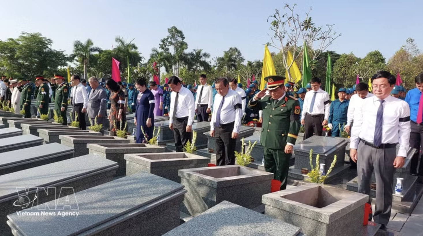 Memorial, burial held for 158 Vietnamese volunteer soldiers, advisors recovered from Cambodia