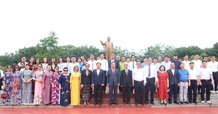 Journey tracing President Ho Chi Minh’s footsteps held in Laos