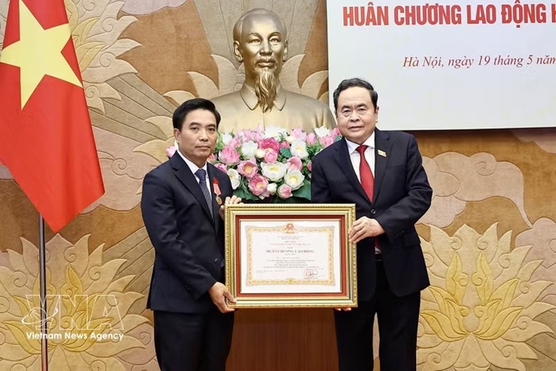N.A. Vice Chairman Nguyen Doan Anh awarded first-class Labor Order
