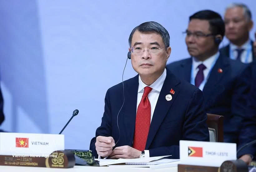 PM attends plenary session of ASEAN–Russia Commemorative Summit