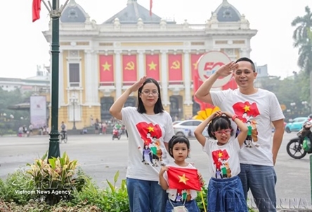 Vietnamese families adapt to external changes, preserve enduring values