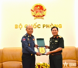 General Nguyen Tan Cuong Receives Deputy Commander-in-Chief of Royal Cambodian Armed Forces