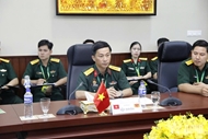 Young Vietnamese and Cambodian officers exchange experience