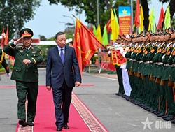 Party General Secretary and State President To Lam Visits Division 308