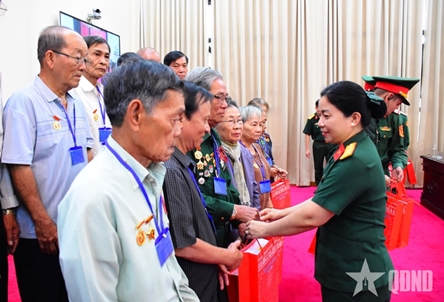 Paying gratitude to national contributors