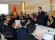Top leader receives Vietnamese technology experts in France