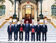 Top leader hands over appointment decisions to two Vietnamese ambassadors