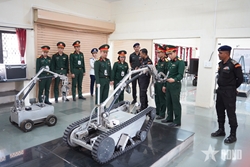 Vietnamese Young Officers Gain Memorable Experiences in India