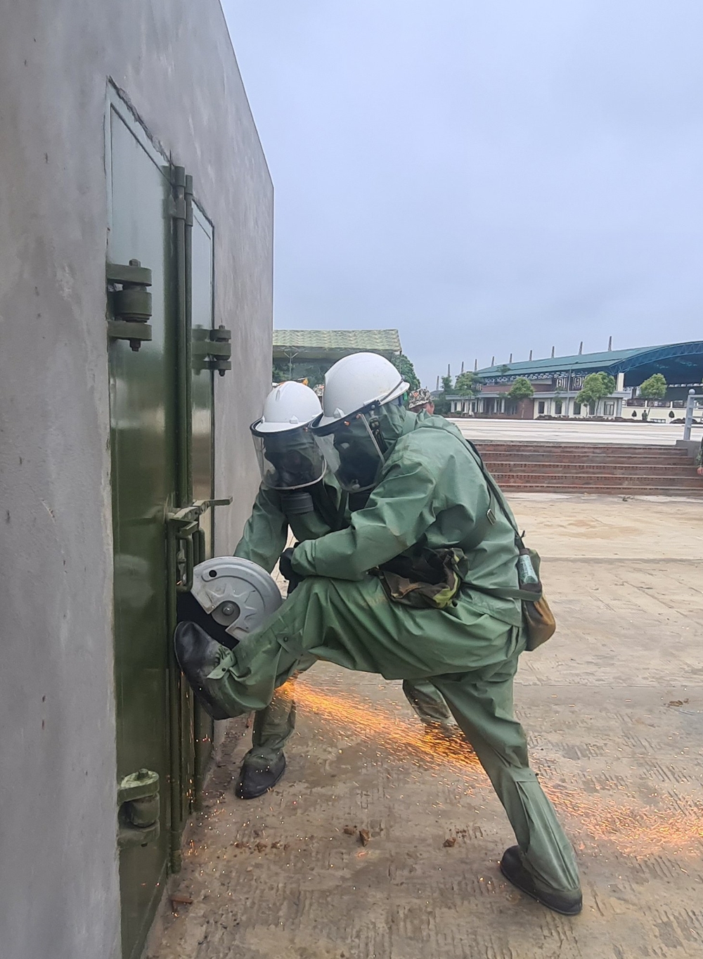 Xử lý cửa bị khóa.