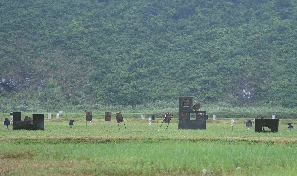 Mỗi bài VĐV sẽ phải hạ hàng chục mục tiêu với các cự ly, kích thước khác nhau.