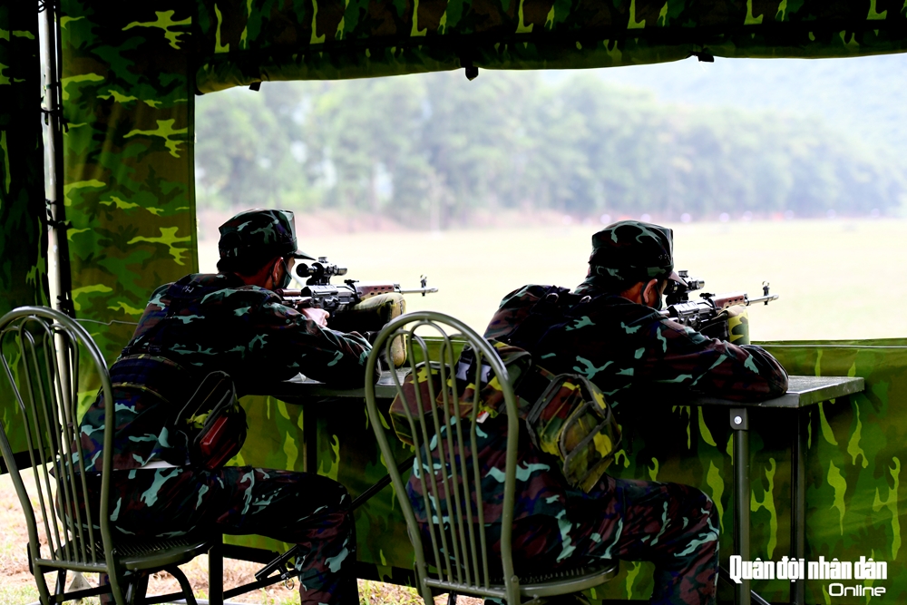 Xạ thủ bắn tỉa ganh đua từng mi-li-mét