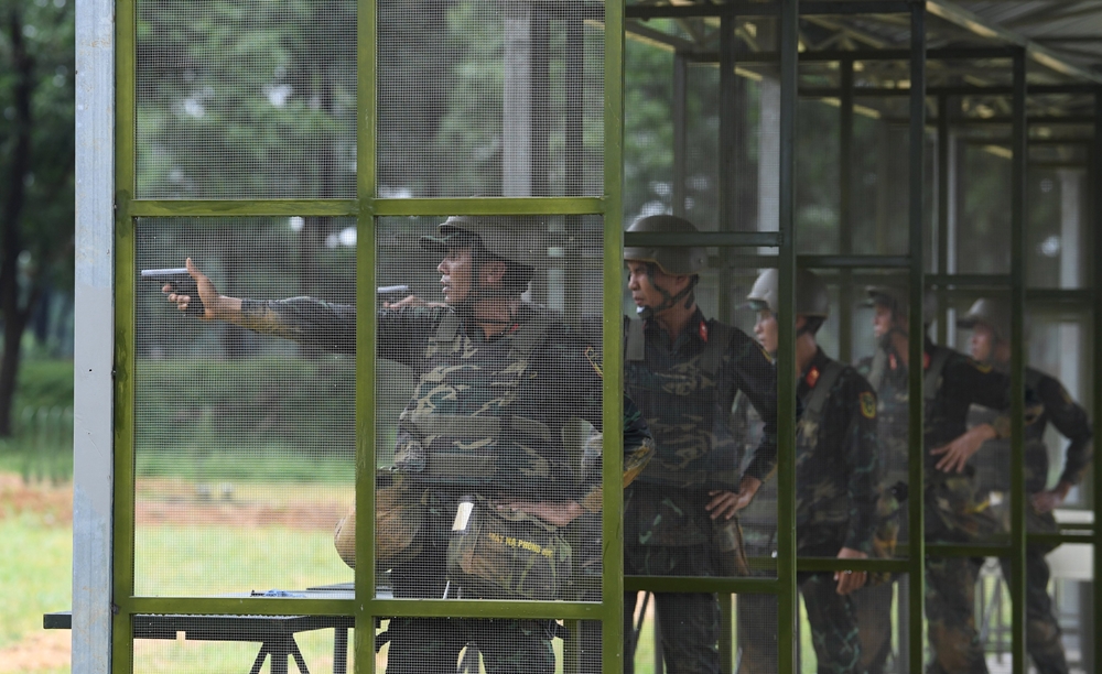 Nội dung bắn súng ngắn của các vận động viên thi đấu.