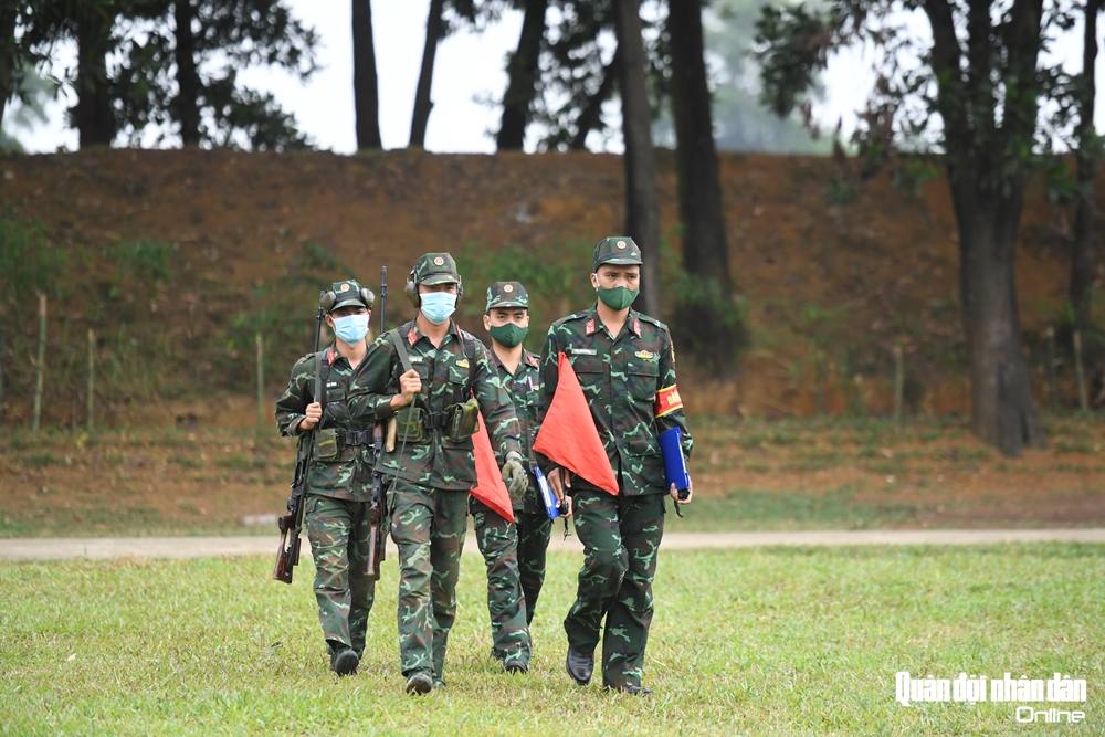 Xạ thủ bắn tỉa ganh đua từng mi-li-mét