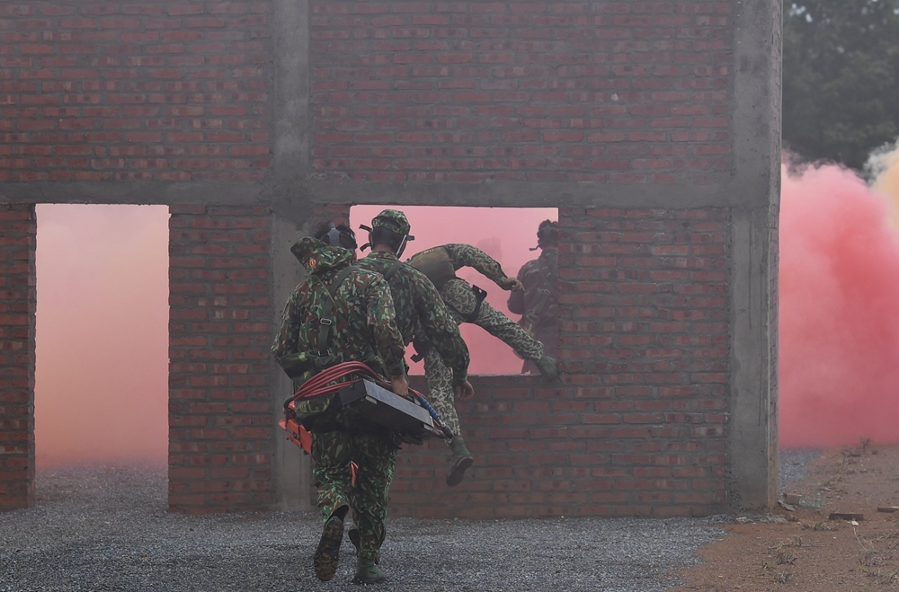 Vượt dải chướng ngại vật đặc biệt.