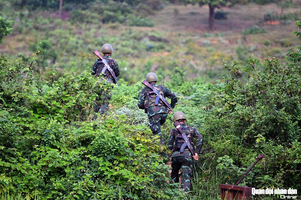 Sau khi xác định mục tiêu cả tổ vận động nhanh 