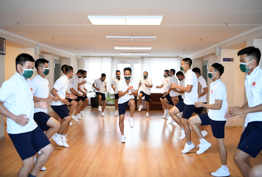 Những đội đông thành viên luyện tập tại sảnh