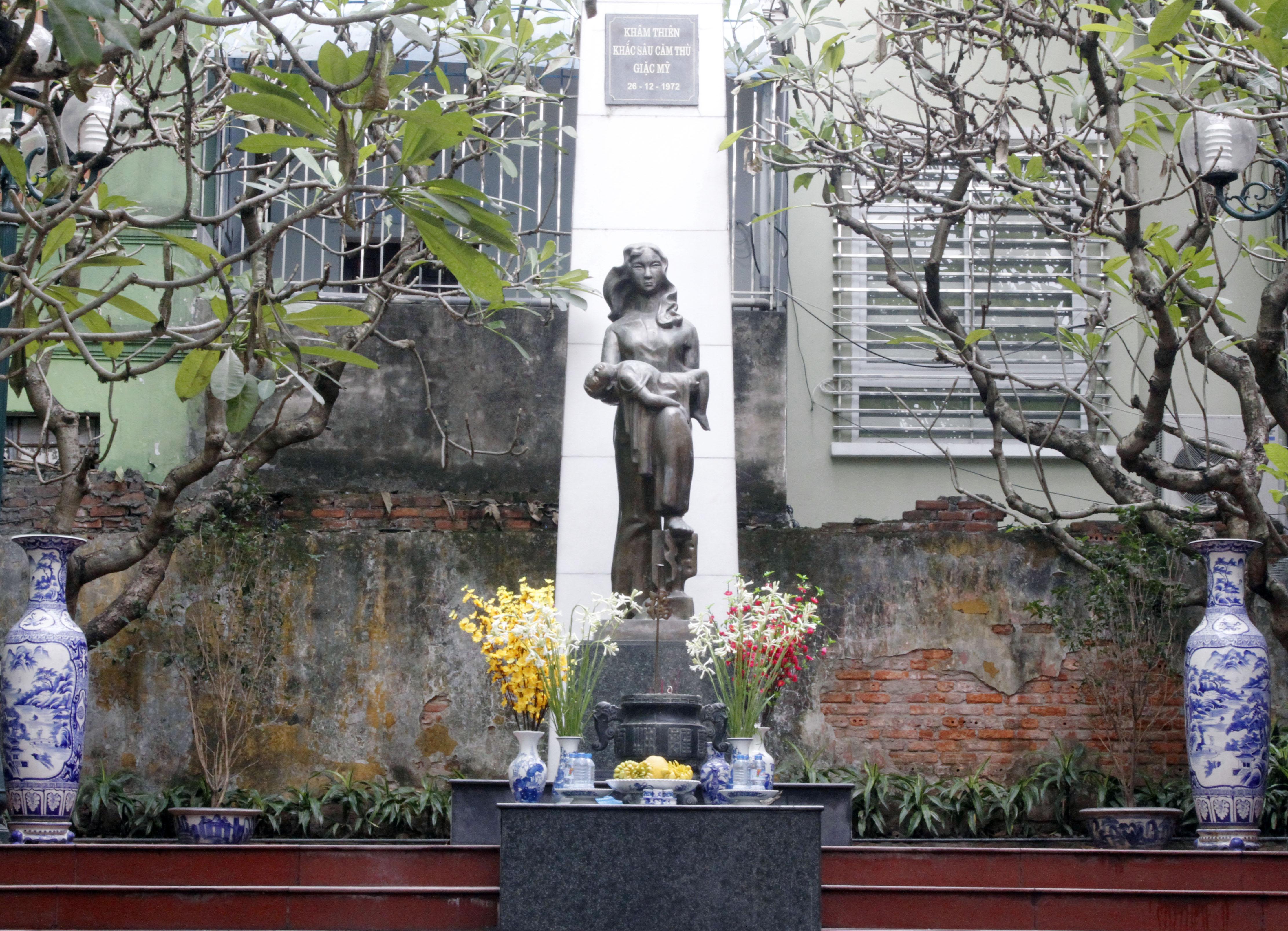 Tượng đài của sự kiên trung bất khuất