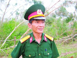 Người lính làm... 