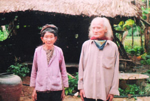 Cụ già trong hẻm núi