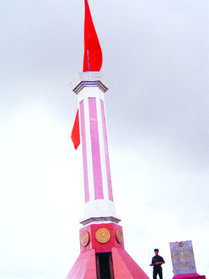 Cột cờ Lũng Cú