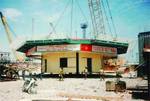 Nhà giàn, thuyền cứu hộ và cầu phao…