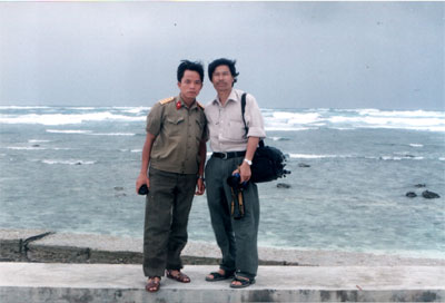 Nhà báo làm... “Vua phá lưới” ở Trường Sa