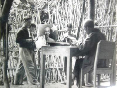 Bác Hồ với các phóng viên quay phim