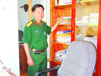 Miệt mài gieo mầm xanh trên cao nguyên đỏ